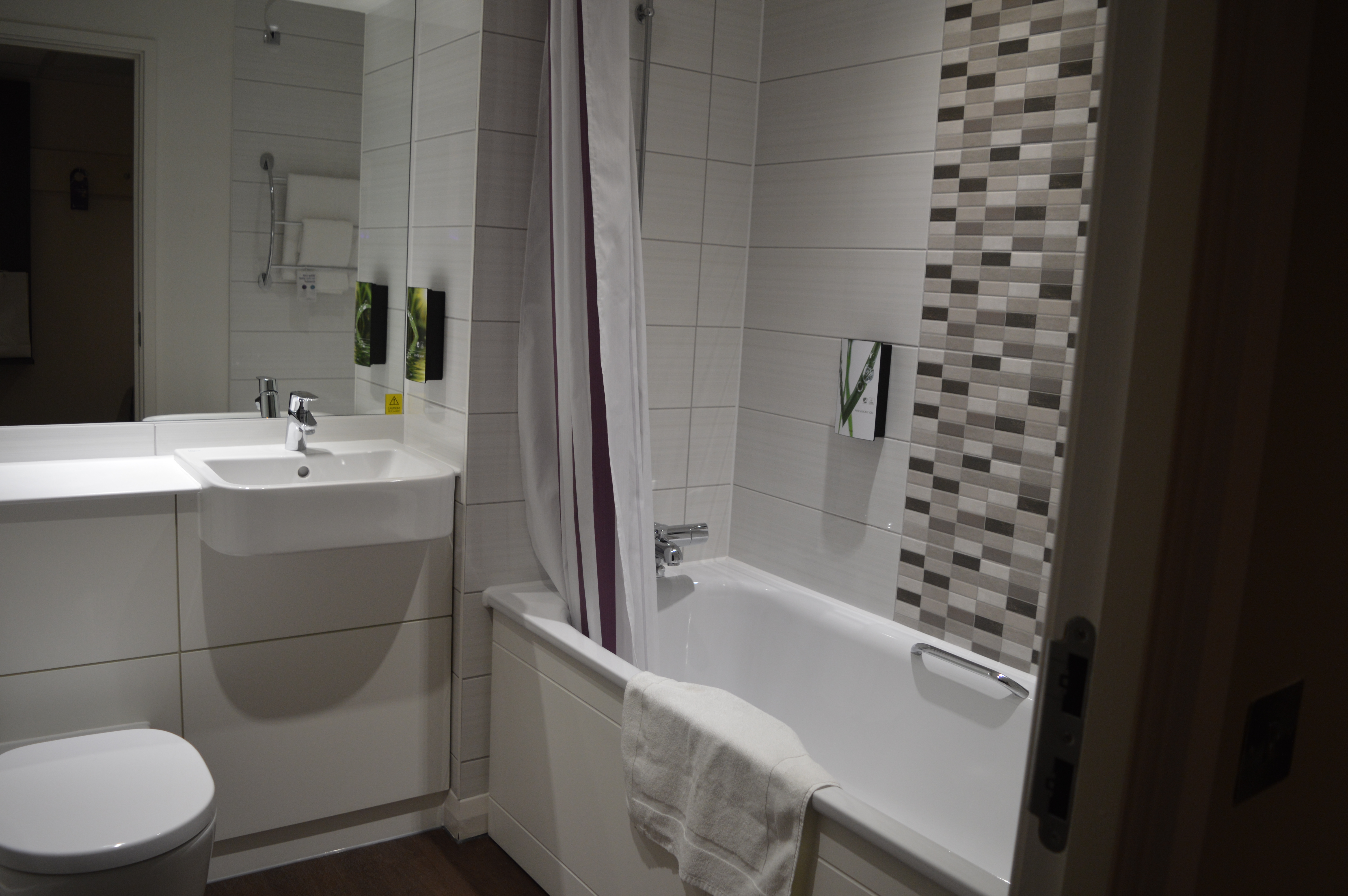 Archway Premier Inn Bathroom