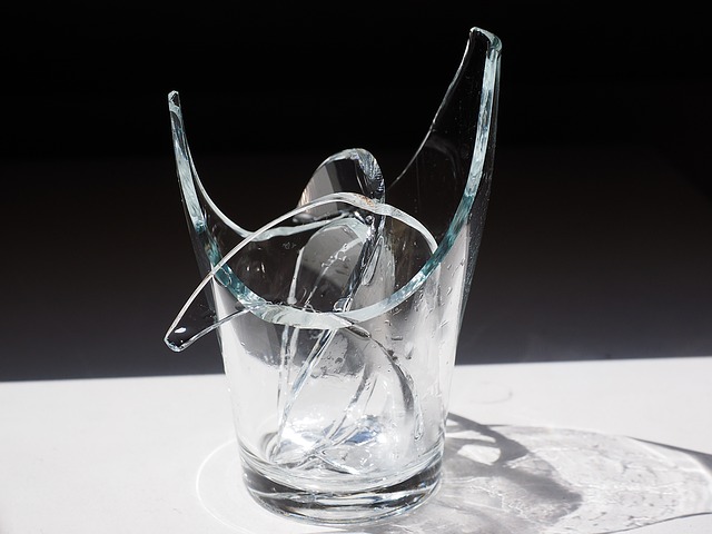 glass-1355705_640