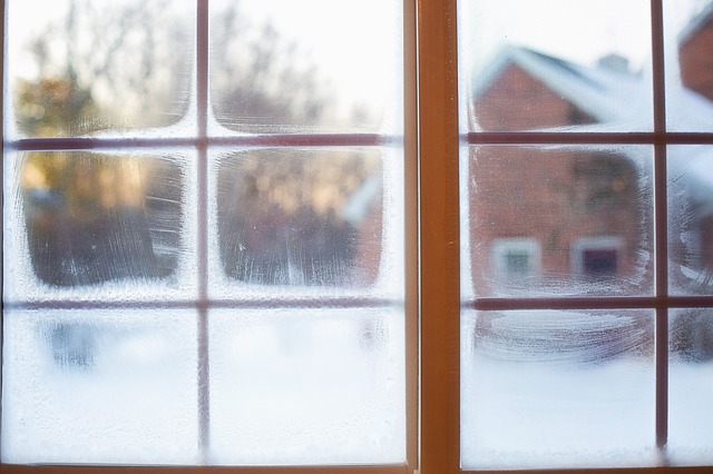 frost-on-window-637531_640